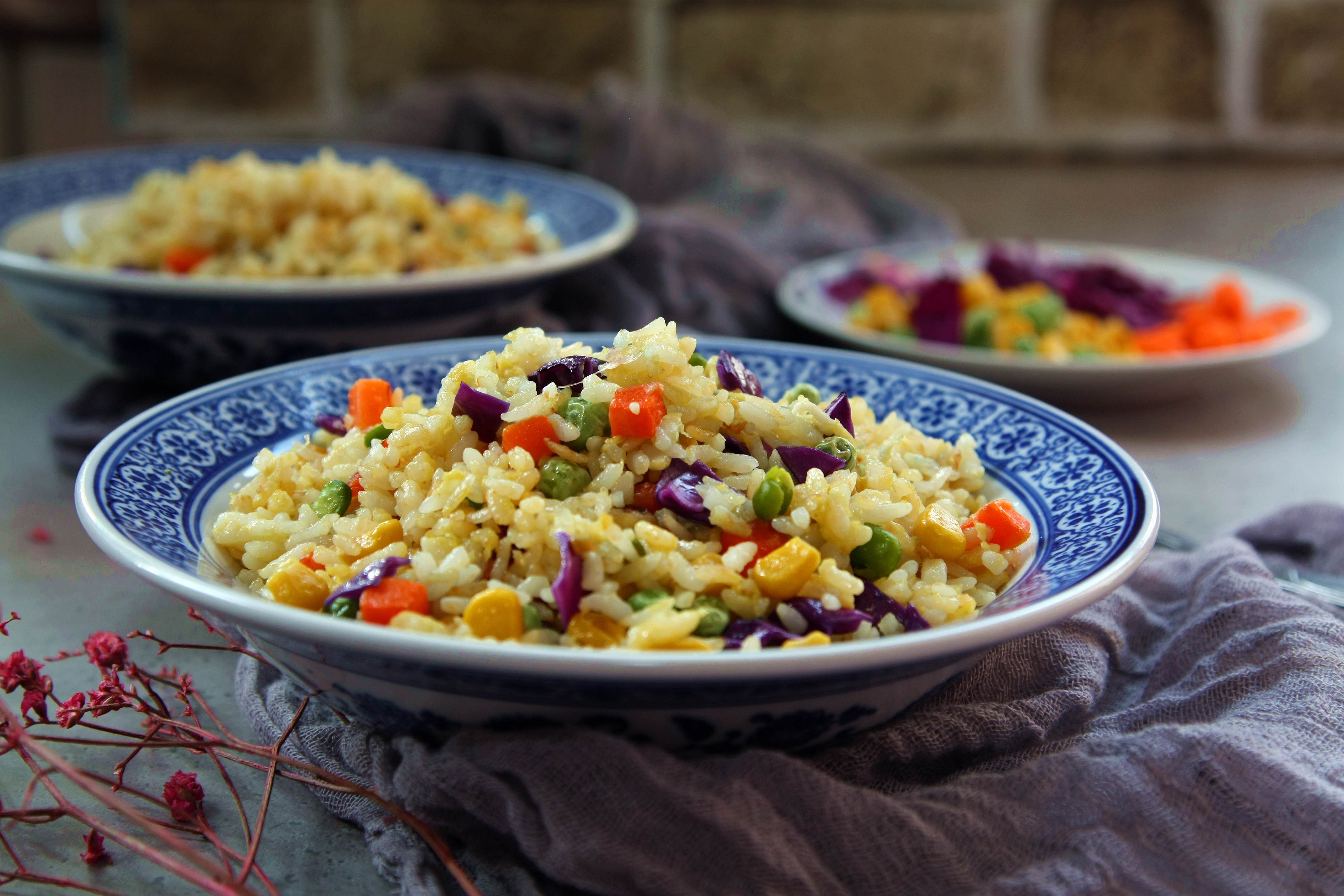 还在纠结蛋炒饭是先炒蛋还是先炒饭,学会这一招,炒饭好吃到空盘