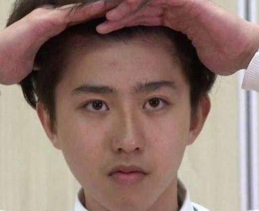 当红男明星素颜照被曝光,刘昊然粗犷,蔡徐坤素颜照亮了!