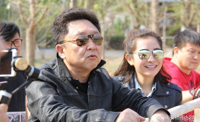 在家办公是种什么样的体验# 190914于谦 微博 上衣|中国李宁 巴黎