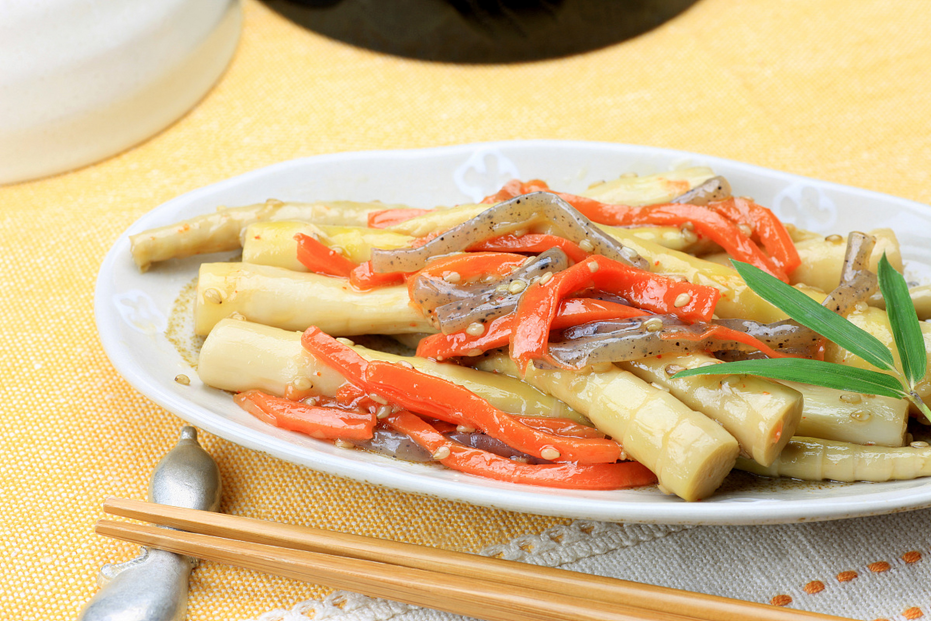 95夏日清甜,来一道凉拌茭白吧!