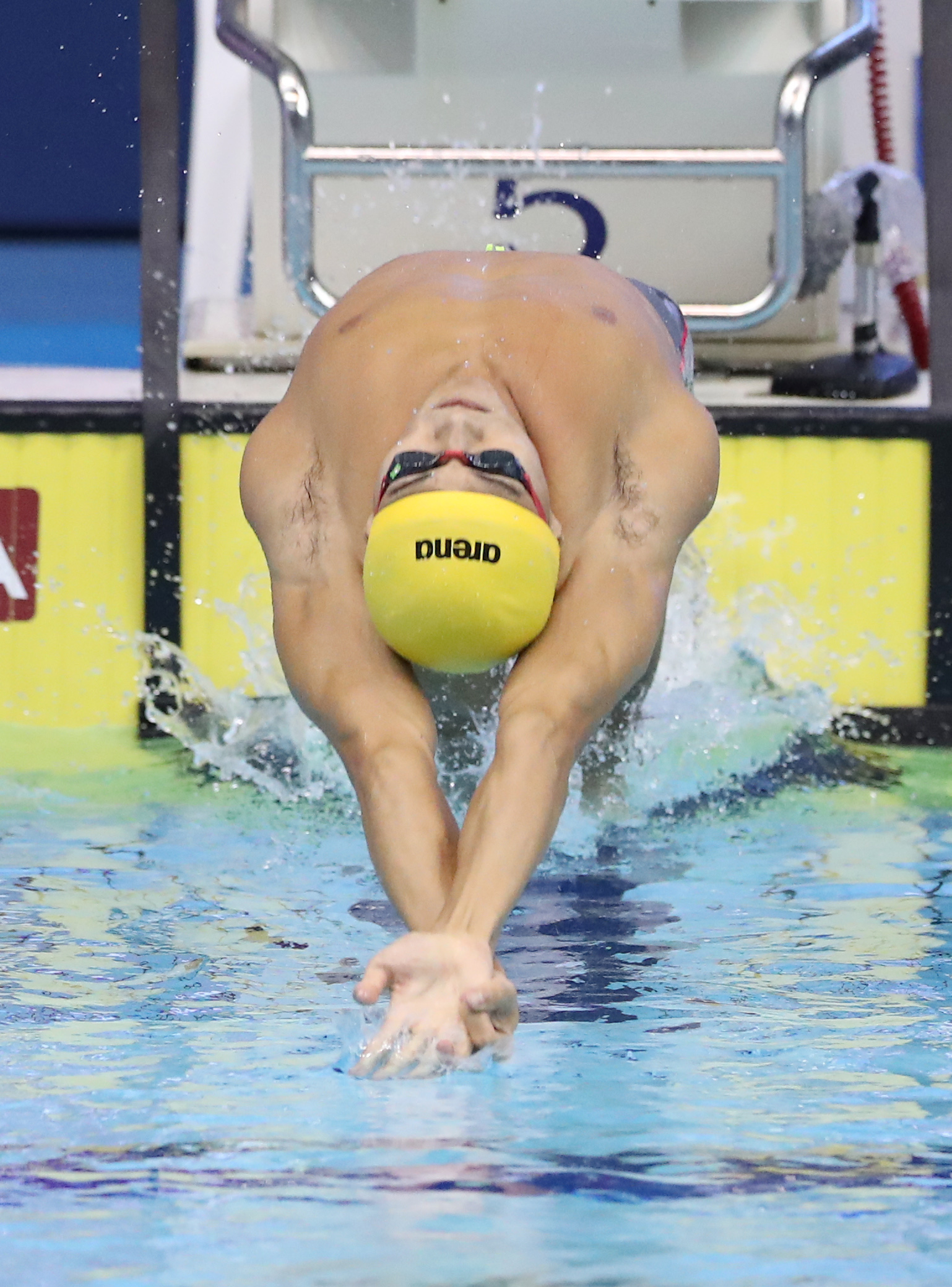 游泳——徐嘉余打破男子100米仰泳短池世界纪录