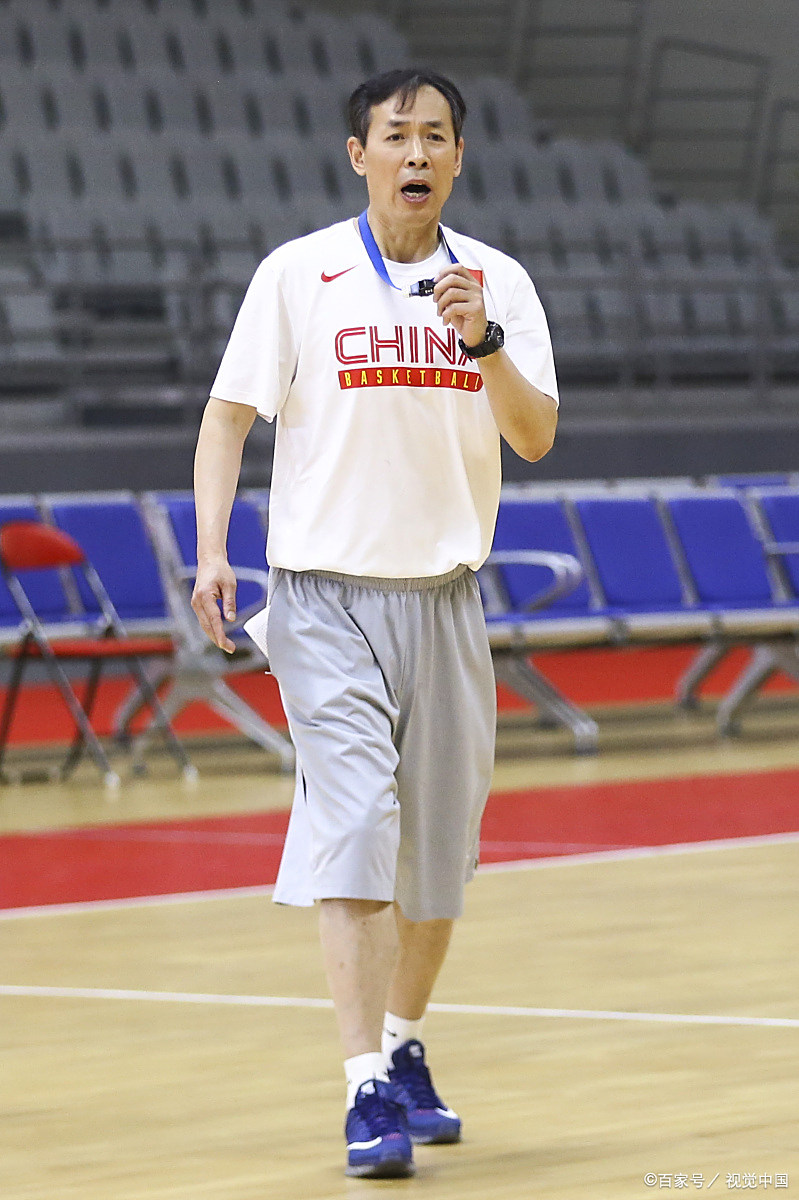 在总决赛第三场,周琦在攻防两端的表现都非常亮眼,但许利民担心周琦