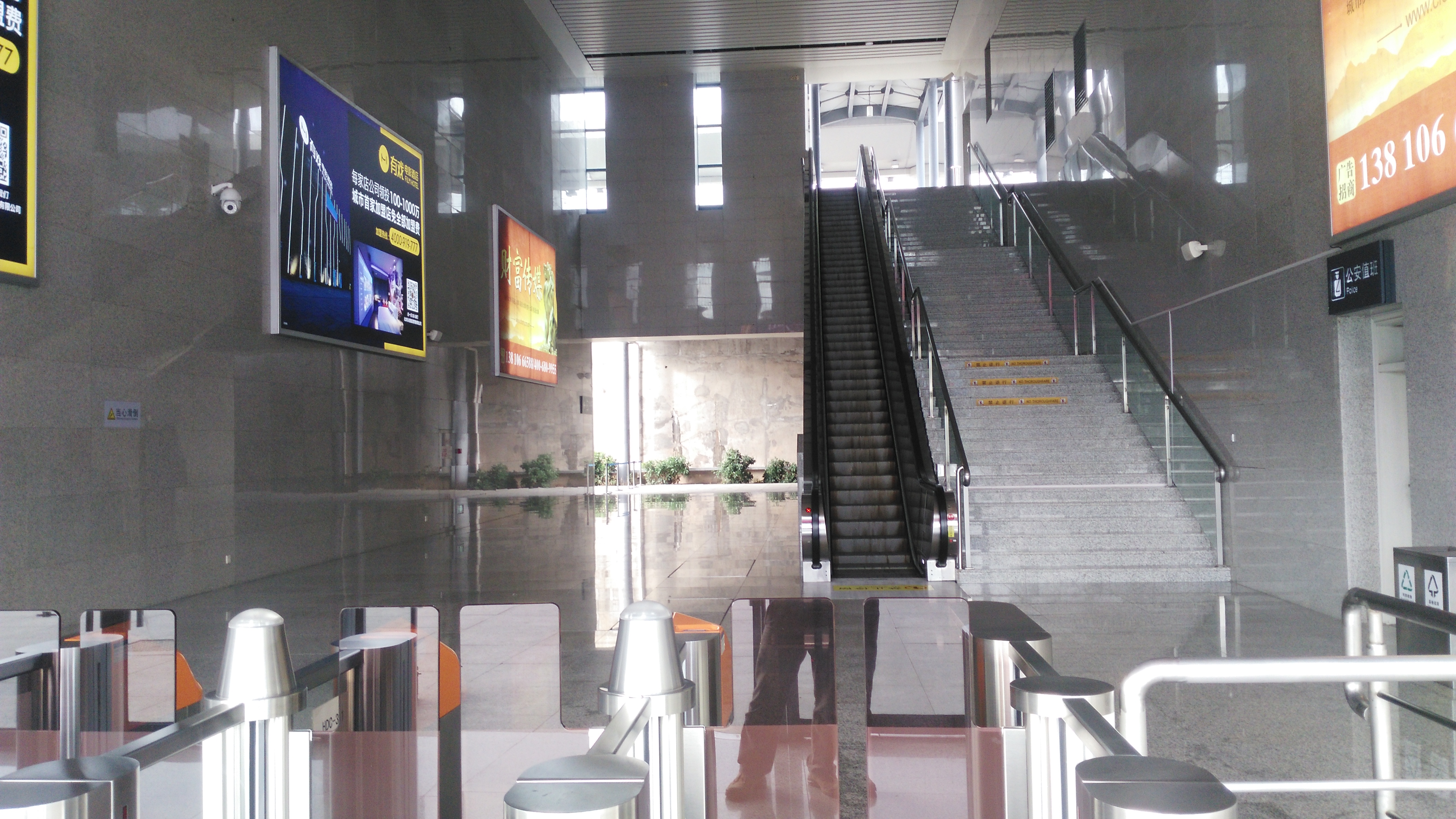 惠州惠东高铁站随拍,春节快到了,今年你会坐高铁回家乡吗?