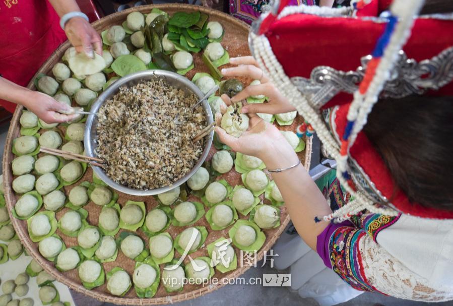 浙江景宁:畲乡清明美食"蓬麻糍"