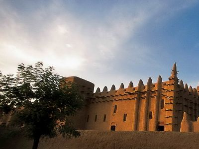 马里·杰内古城,这里被世人美喻为"尼日尔河谷的宝石",古城建立于公元