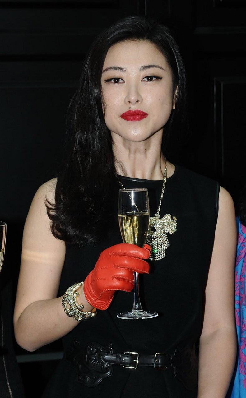 谁能想到,参加完《乘风2023》的朱珠,居然跑去上学了!