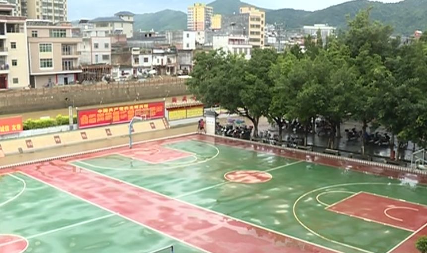 五华县皇华中学1500名学生复课