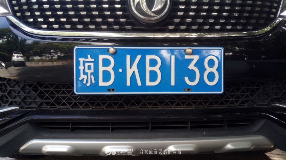 车友:确认过车牌,是惹不起的人,黑牌,白牌都是什么车