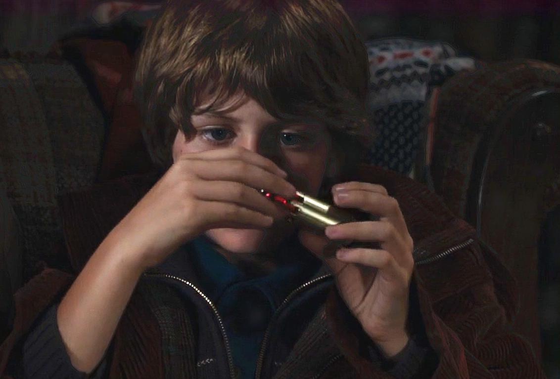 托尼葬礼上的陌生面孔疑似《钢铁侠3》中的小男孩,会是继承人吗