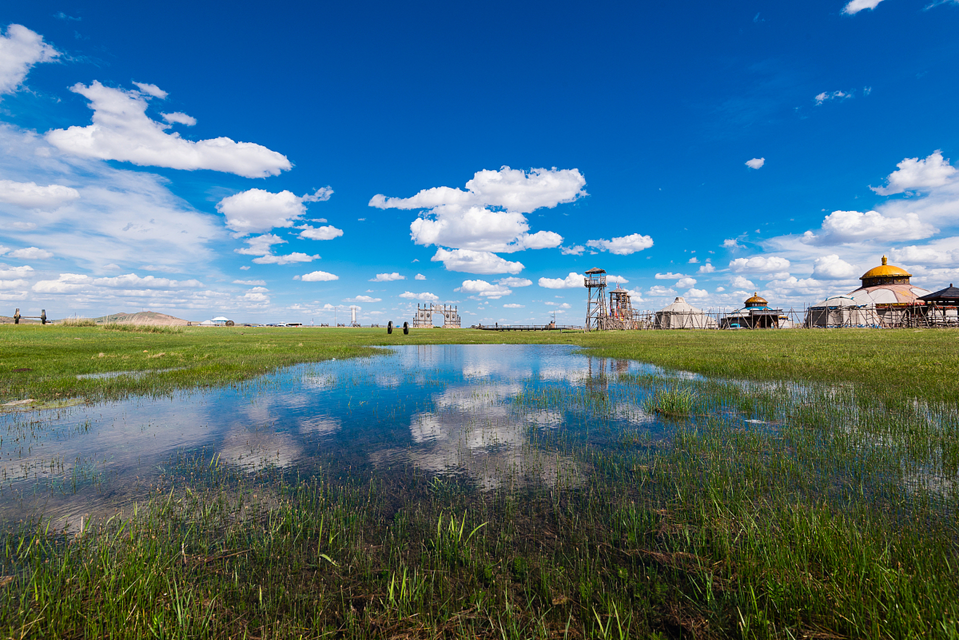 这里有广袤的科尔沁草原,流淌的西拉木伦河,深邃的霍林河谷.