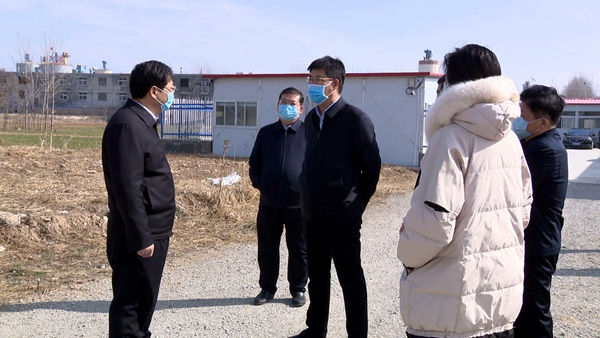 菏泽市牡丹区委书记张福龙现场督导疫情防控和企业复工复产情况