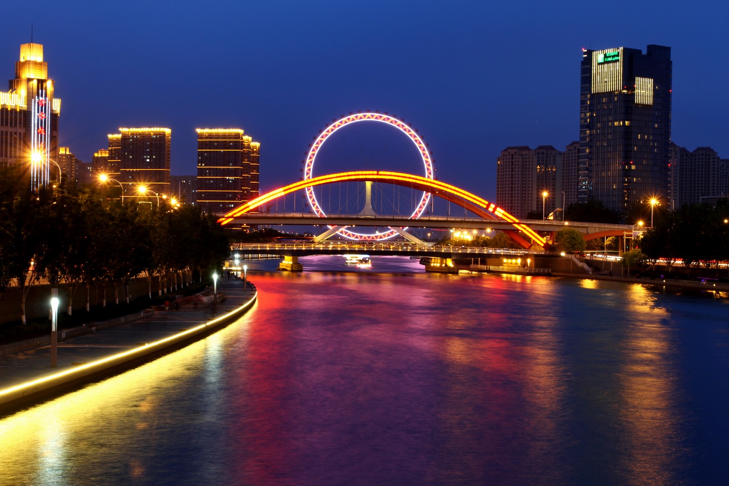 它贯穿天津市区,俗称天津的"母亲河",它就是海河