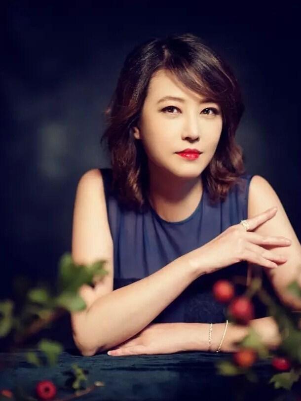 游鸿明女儿近照曝光,完全继承了妈妈周海媚的美貌