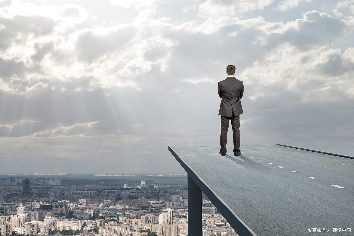 一个男人,内心强大,能成大事的4个表现!一旦具备,成功就不难