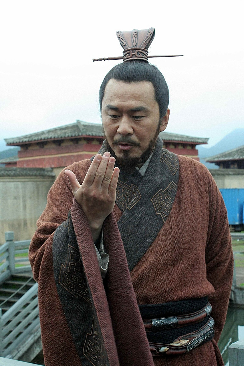 曹操对于禁的表现感到失望,并对庞德的英勇牺牲表示哀悼,因此封庞德的