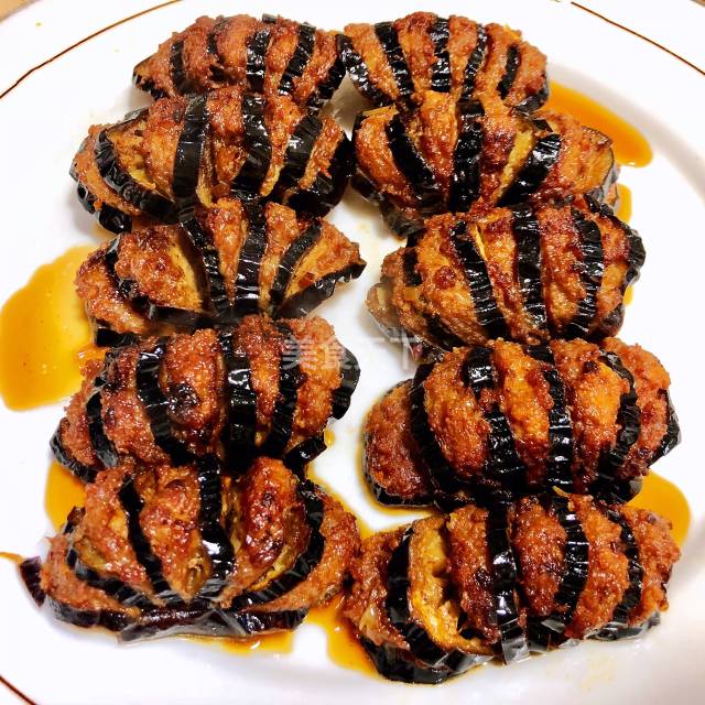 红烧茄夹肉,茄夹软嫩,肉馅香浓,全家都夸很好吃