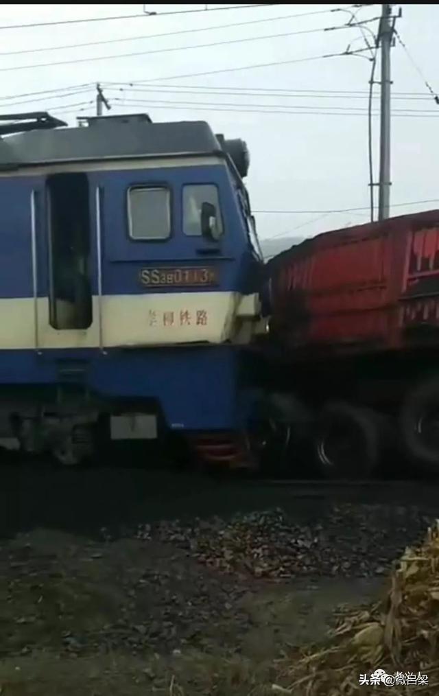 孝柳铁路,火车撞上货车