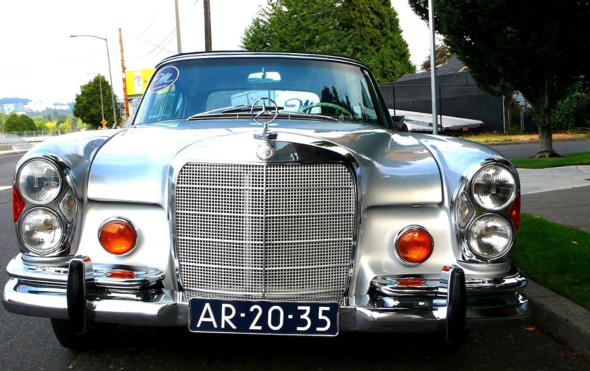 汽车:1963年梅赛德斯-奔驰220se敞篷车