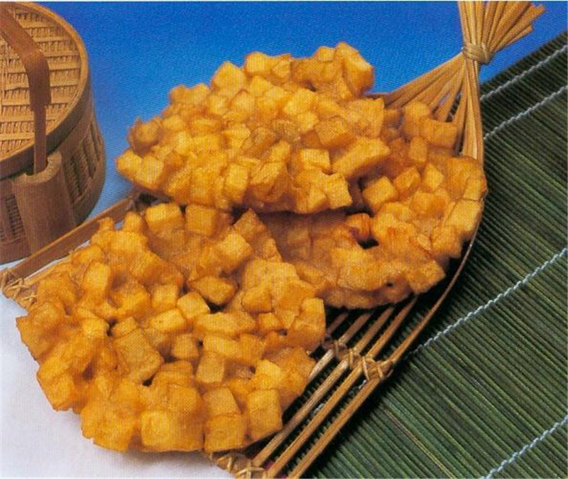 红薯面窝(又称苕面窝)可以说是面窝的"亲戚",与面窝不同的是,它的原料