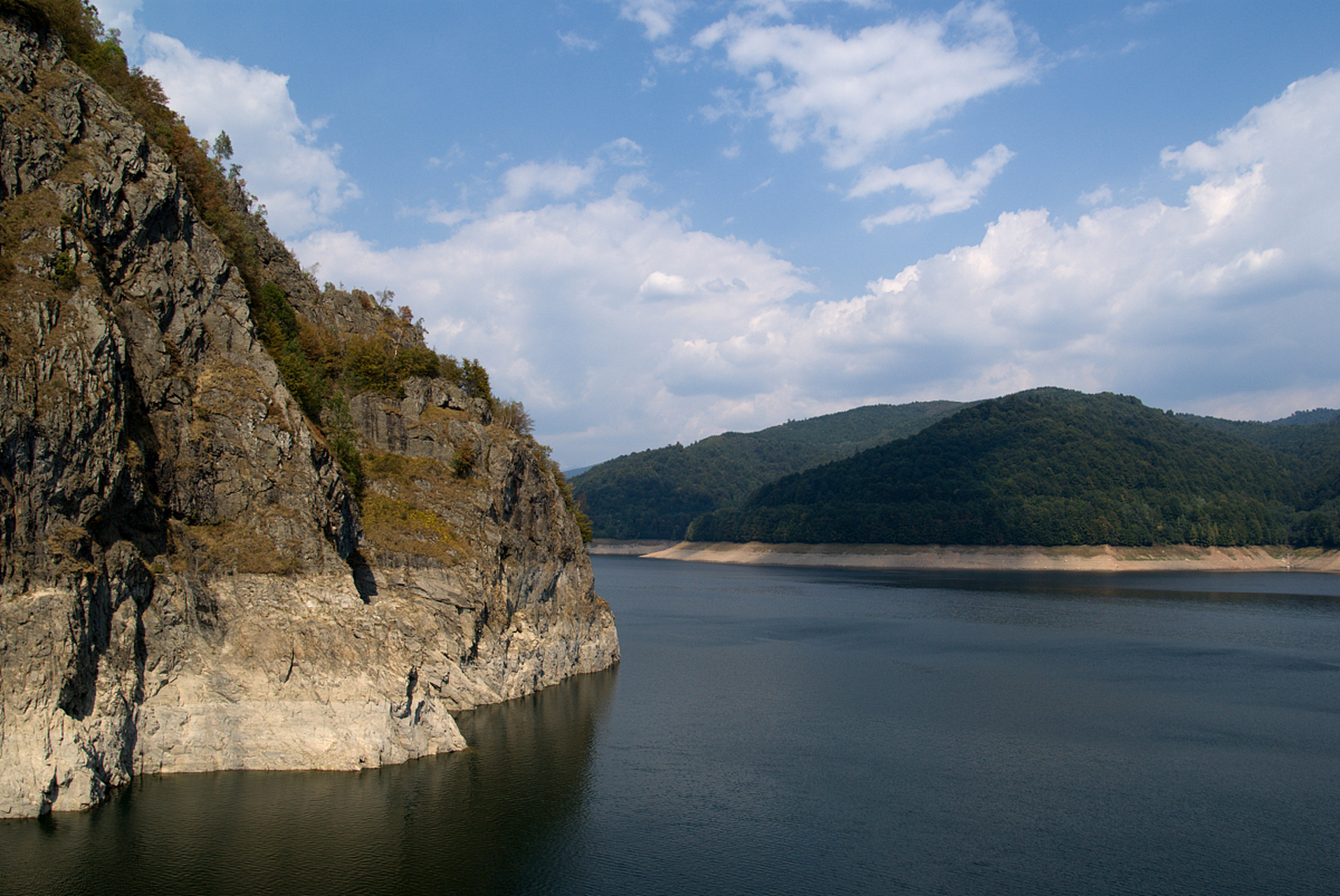 升钟湖风景区:这是一个4a级景区,位于四川省南充市南部县,以湖泊和