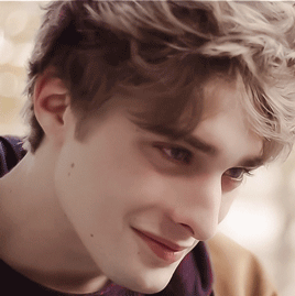 男模作品男女通吃,傲人身材配上狡黠笑容,令人着迷!