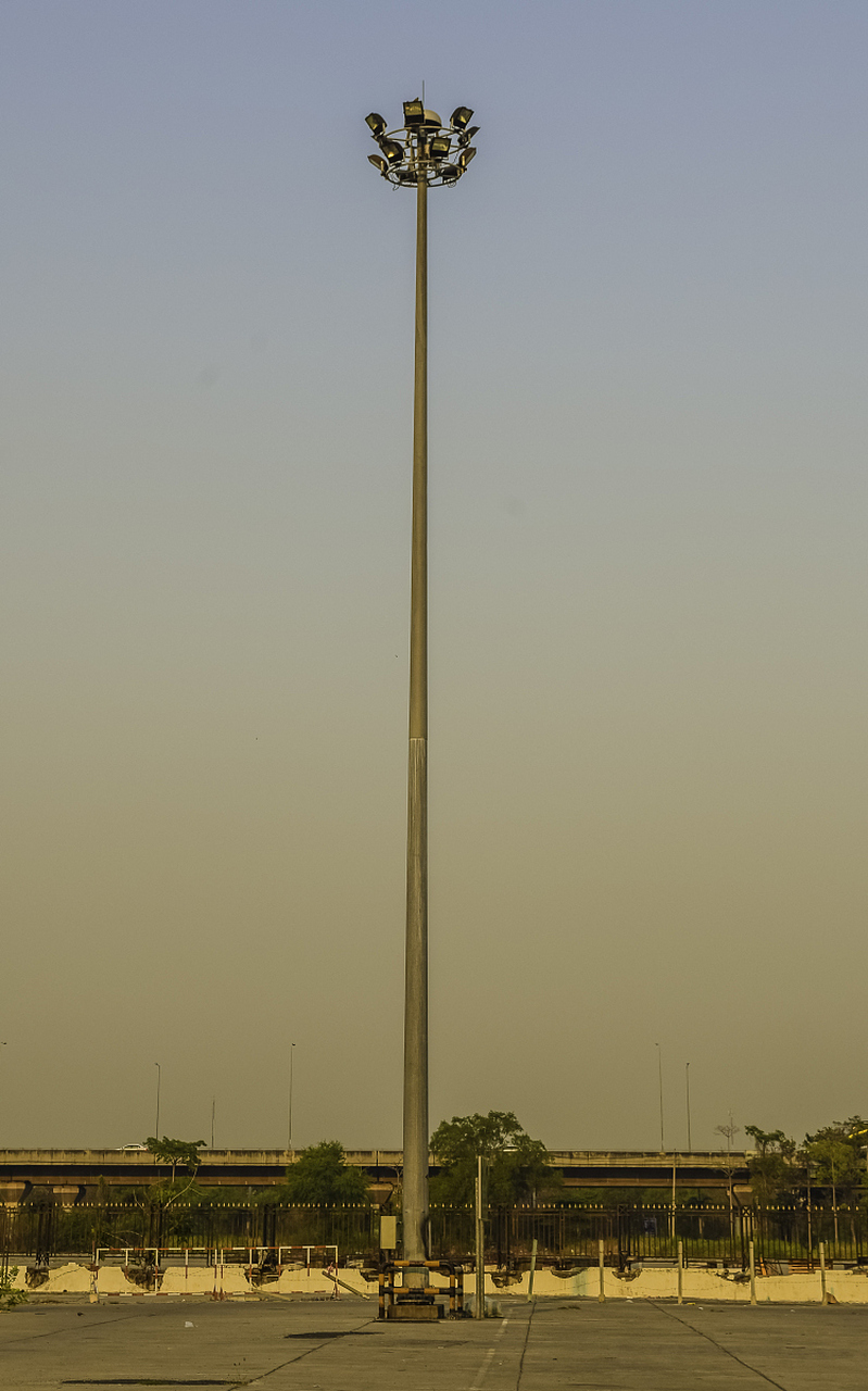 显色度绝佳适应性强!提供一流的灯光体验[原文:广场高杆灯的优点]