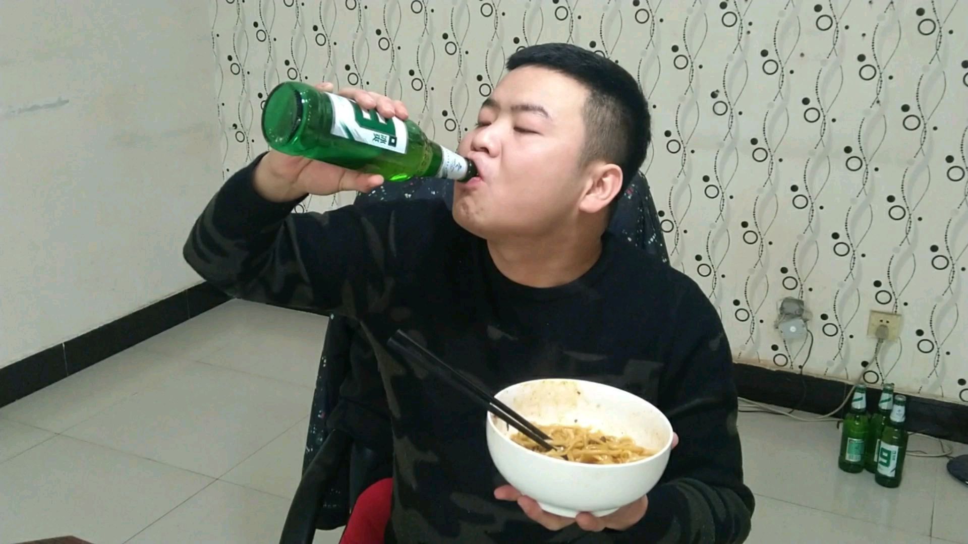 正宗土豆烧牛肉拌面,兄弟吃了赞不绝口,配大蒜吃美滋滋!