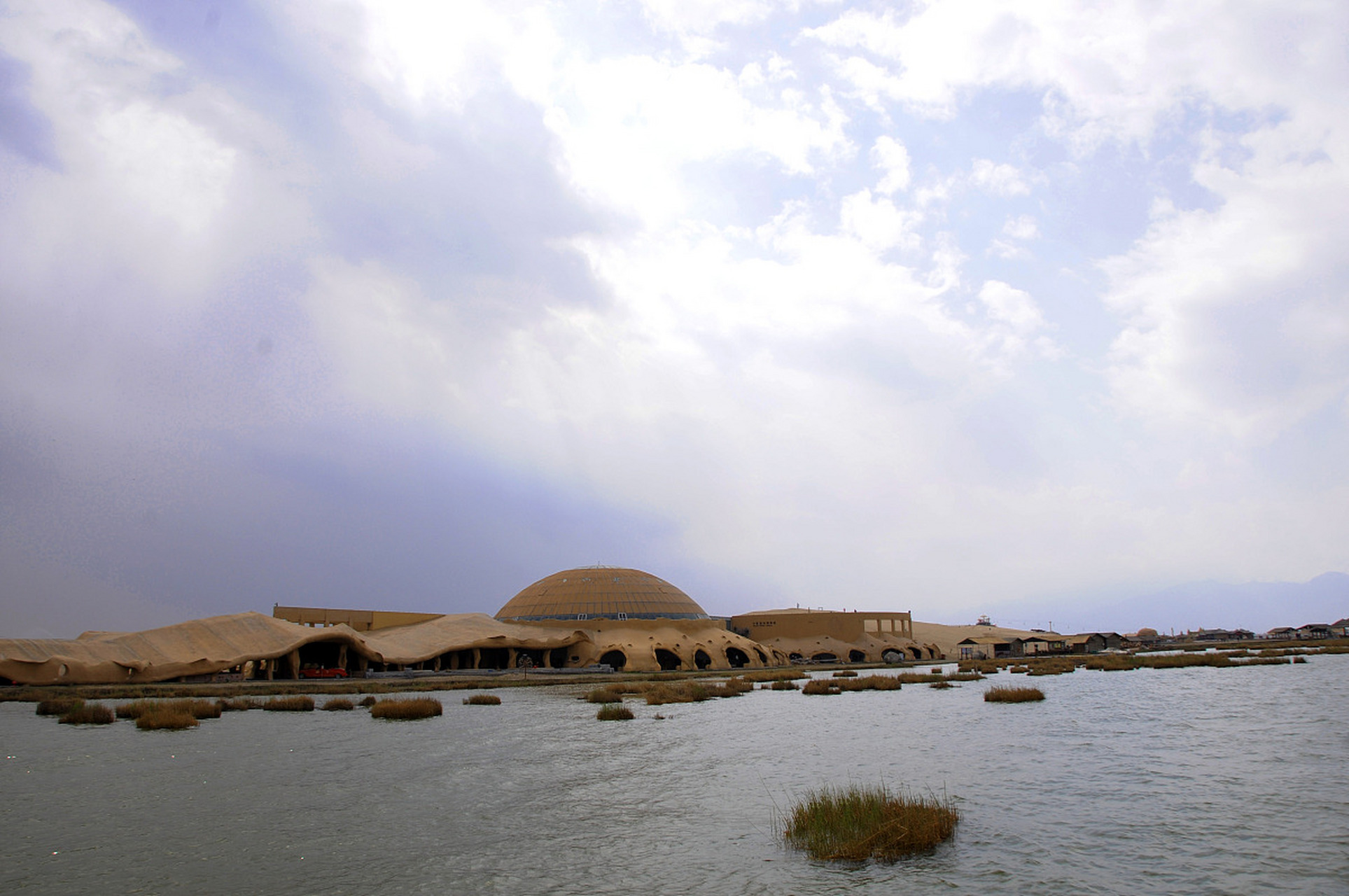 它位于宁夏回族自治区石嘴山市平罗县,是个集江南秀色与塞外壮景于
