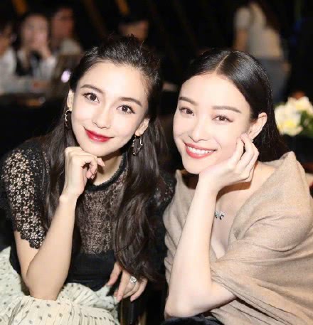 塑料姐妹?杨幂唐嫣baby三人同框,baby却与唐嫣拦腰合影