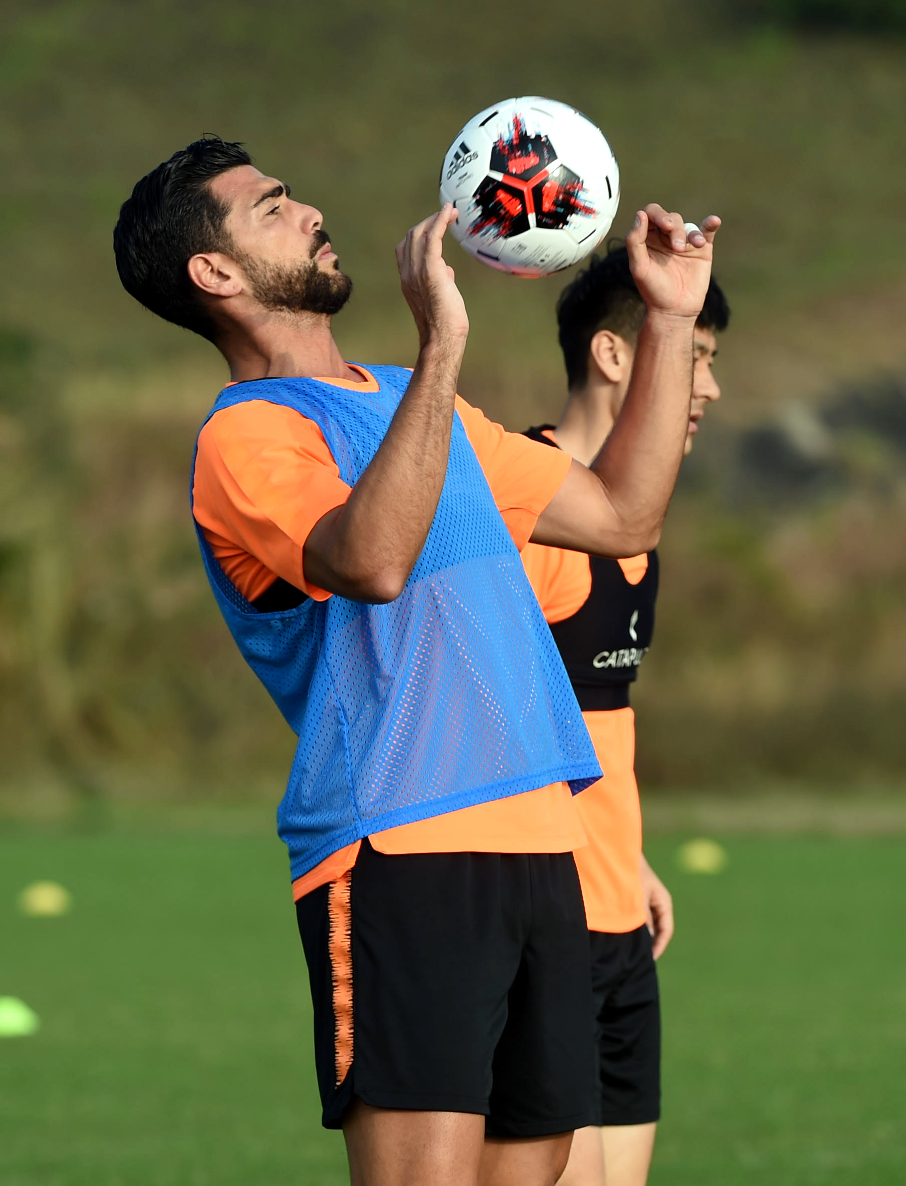 足球——山东鲁能队备战贺岁杯足球邀请赛