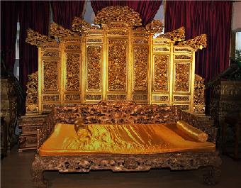 朱元璋将徐达灌醉后抬上龙床,徐达醒后做了这个动作,朱大喜!