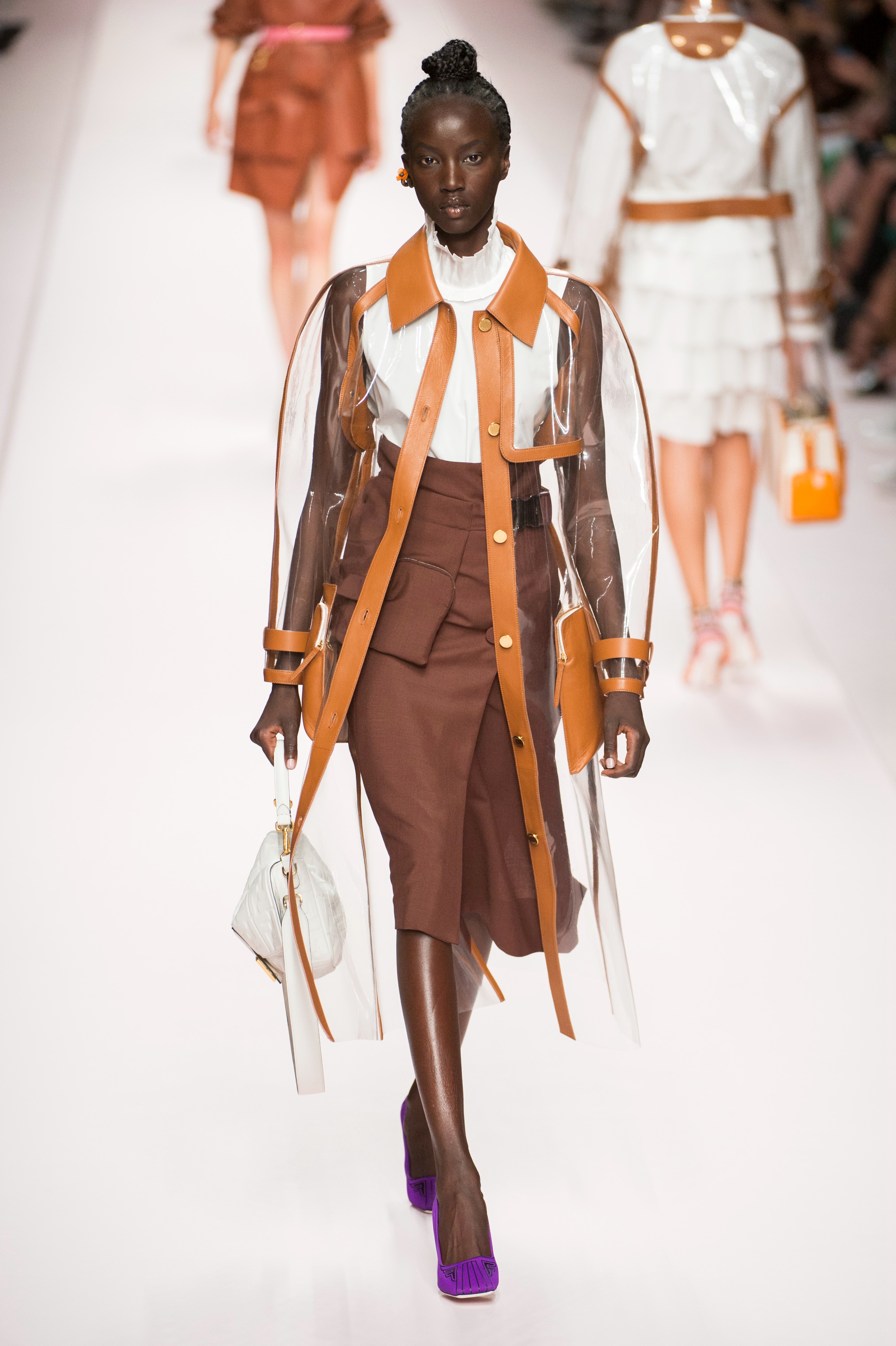 fendi芬迪2019春夏米兰时装周:漫过世事,走过奢华,美丽而温婉