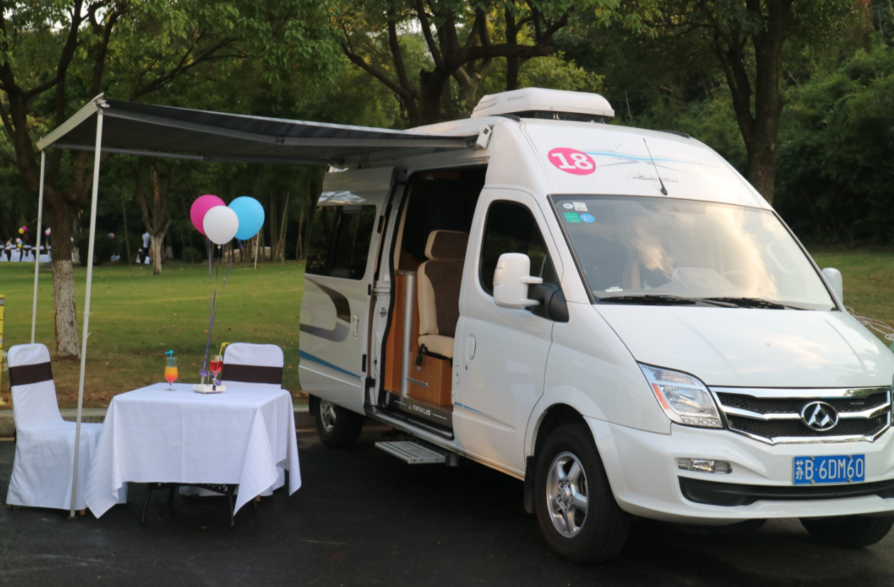 旅行是当下年轻人甚至是老年人都比较钟爱的一种休闲方式,而房车更是