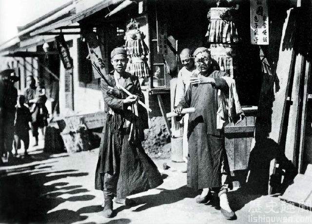 清末天津混混儿为了利益,采用两种不同的争斗方式