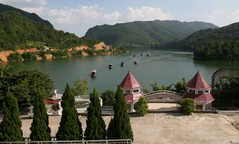 长潭旅游区属广东省自然保护区.