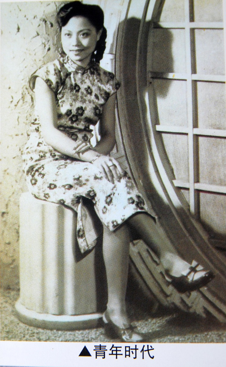 她老人家可是深得人心,啥事儿都看得很透.