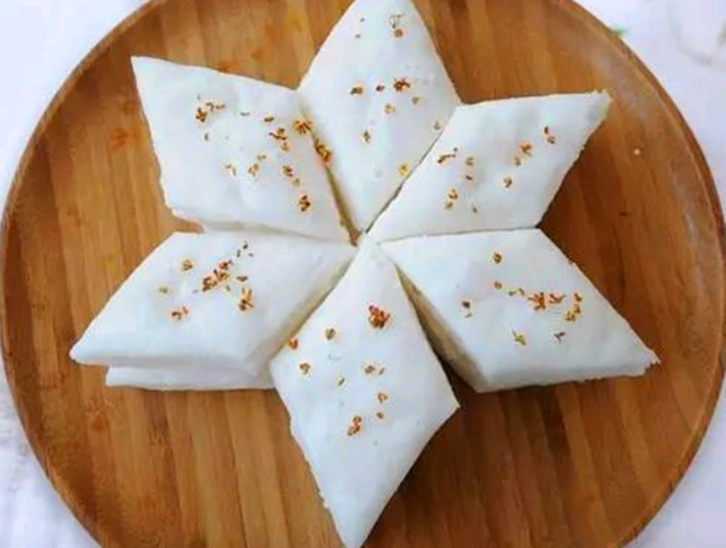 水糕其实类似有点果冻的样子,q弹嫩滑.