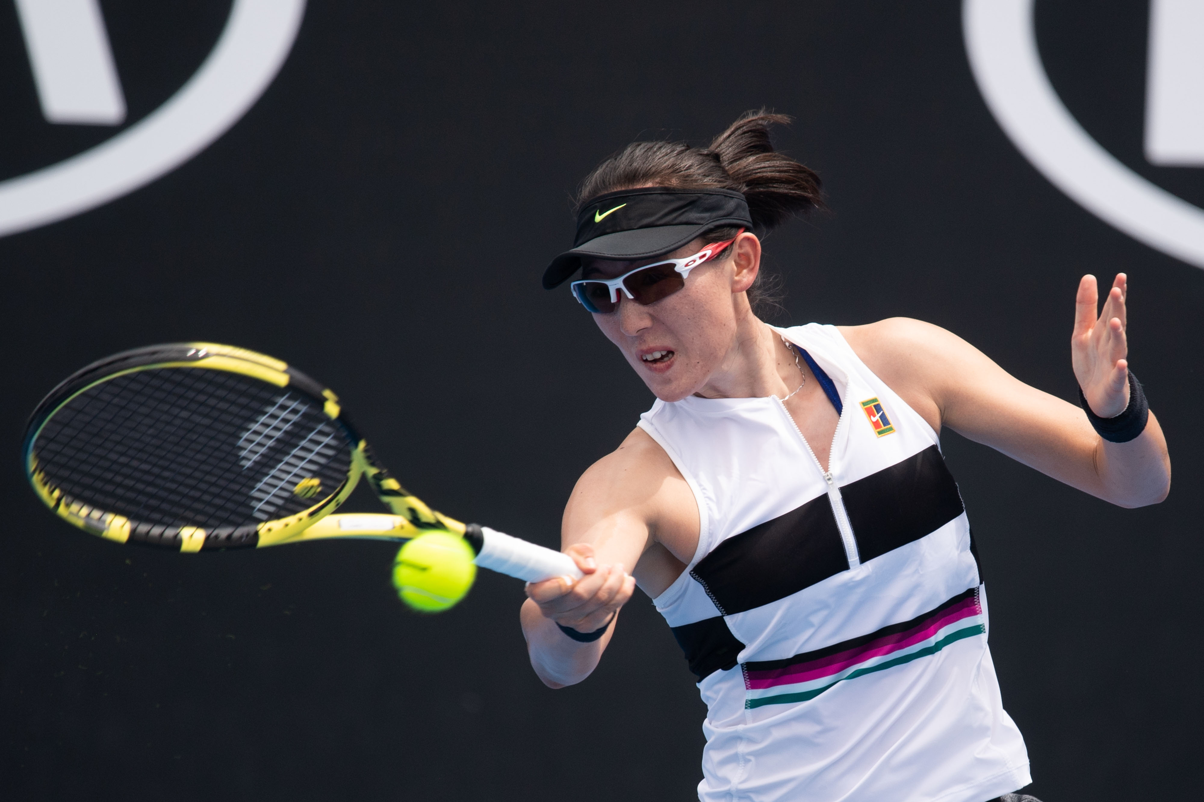 网球——澳网:郑赛赛不敌穆古拉扎