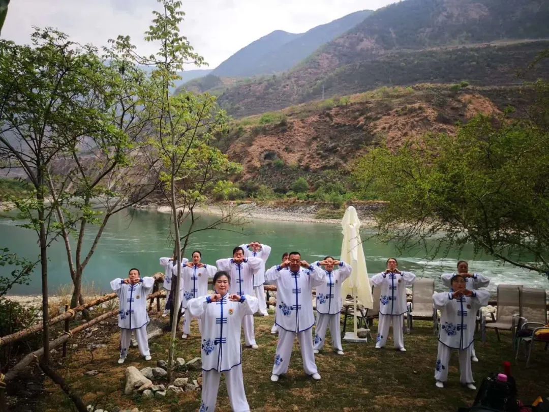 创建天府旅游名县,红城绿谷康养泸定