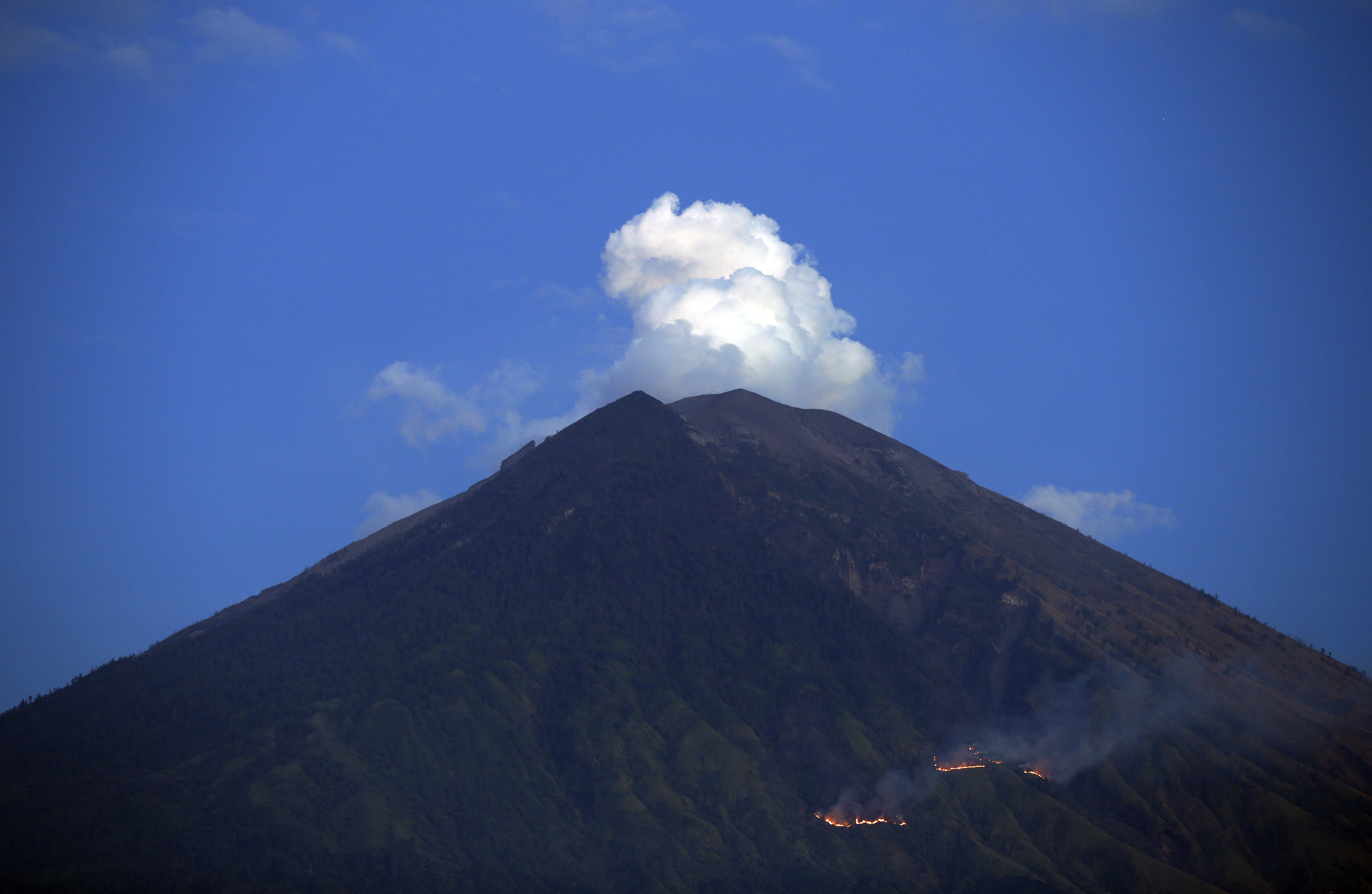 印尼巴厘岛阿贡火山剧烈喷发(9)