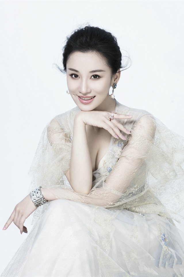 朱子岩优雅长裙写真,气质清新,姿色天然