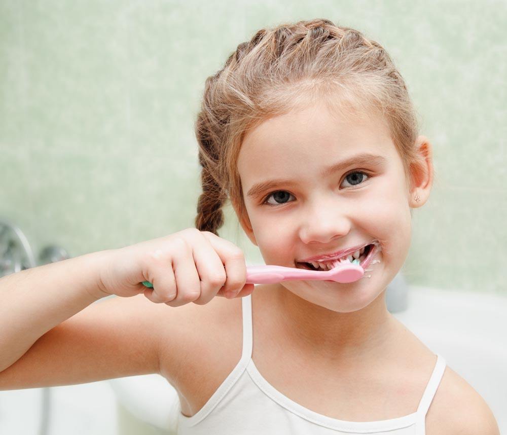 医生提醒:宝宝自主刷牙别早于这一年龄,危害比想象的多