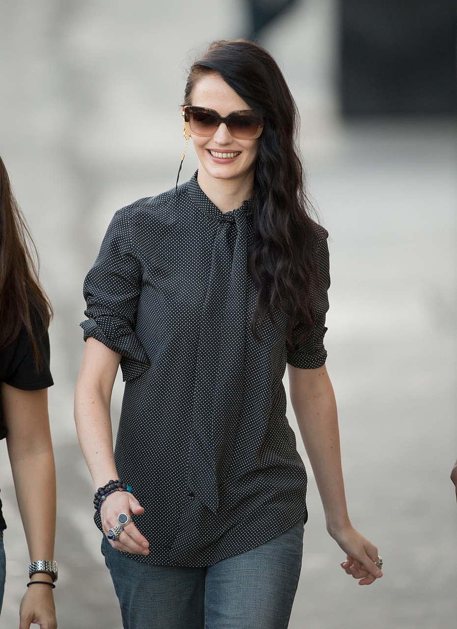 伊娃·格林:这位西班牙女演员兼模特儿,拥有着迷人的外貌和性感的身材