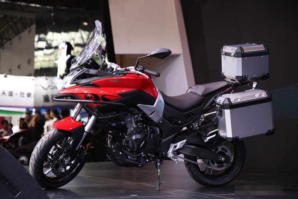 国产500cc双缸拉力休旅车!3.7l油箱,极速160公里,标配边箱护杠