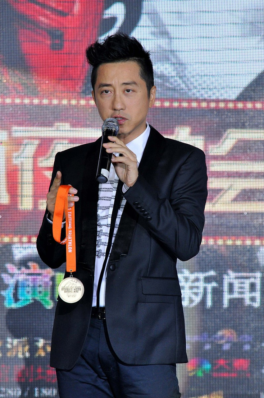 歌手庾澄庆说:"我祖籍在云南墨江,爷爷辈有三个兄弟,我大爷爷叫庾恩荣