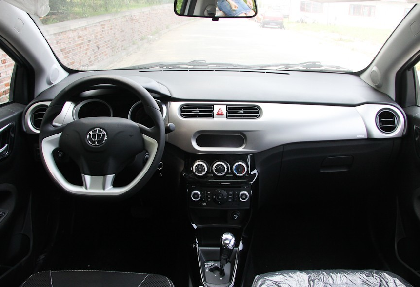 中华h2302012款,霸气外观诠释不怒自威的气质,舒适内饰设计