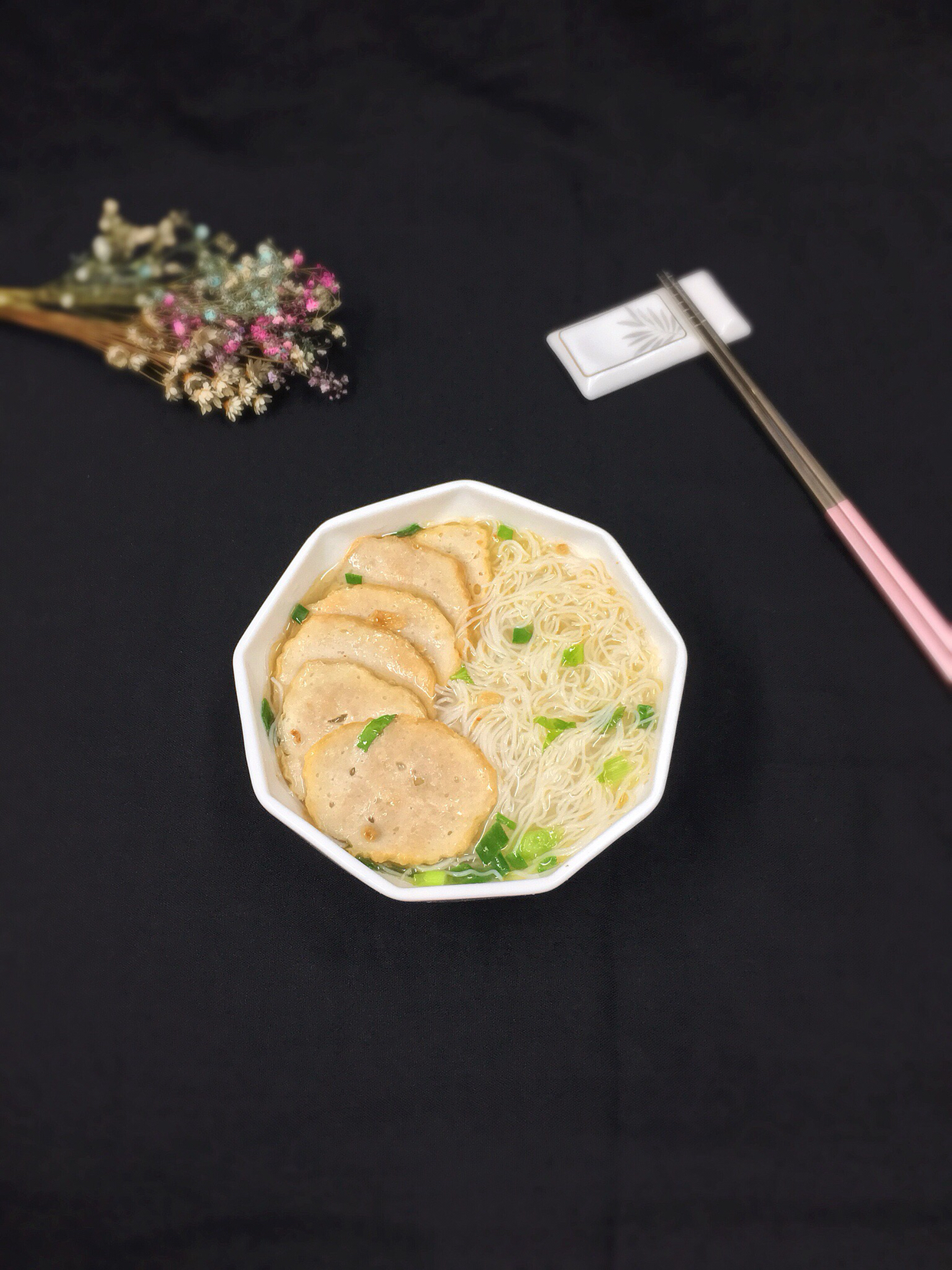 今天吃什么# 早餐(肉卷汤粉,芒果,百香果汁)