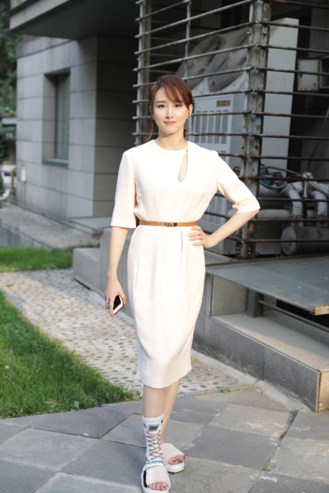 《新世界》刀美兰穿旗袍被金海稀罕,私下胡静穿衣时髦,身材更好