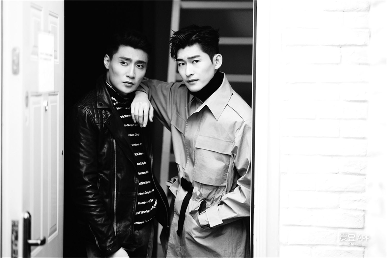 [消息]张翰刘长德"兄弟情"时尚写真曝光 黑白质感展现优雅魅力