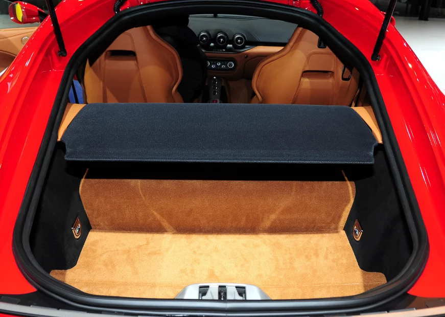 法拉利f12berlinetta6.3l 标准型,年轻人的最爱,开出去有面子!